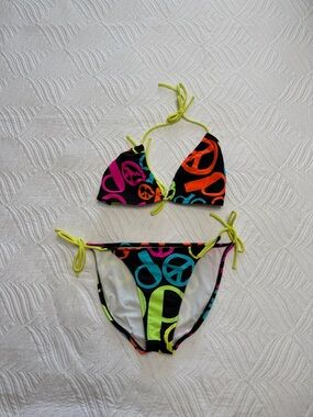No Label Women’s Black Peace Sign Bikini Set. Size M